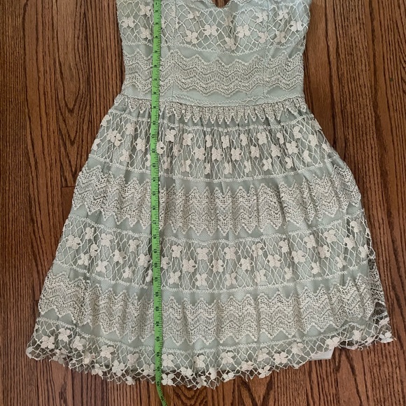 Light green boho/lace strapless dress (Medium) - Picture 6 of 7